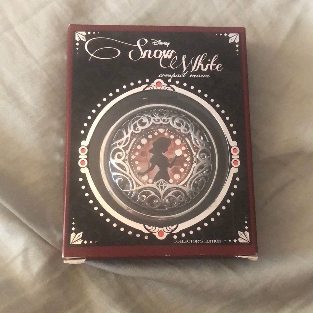 Disney Sephora Snow White mirror